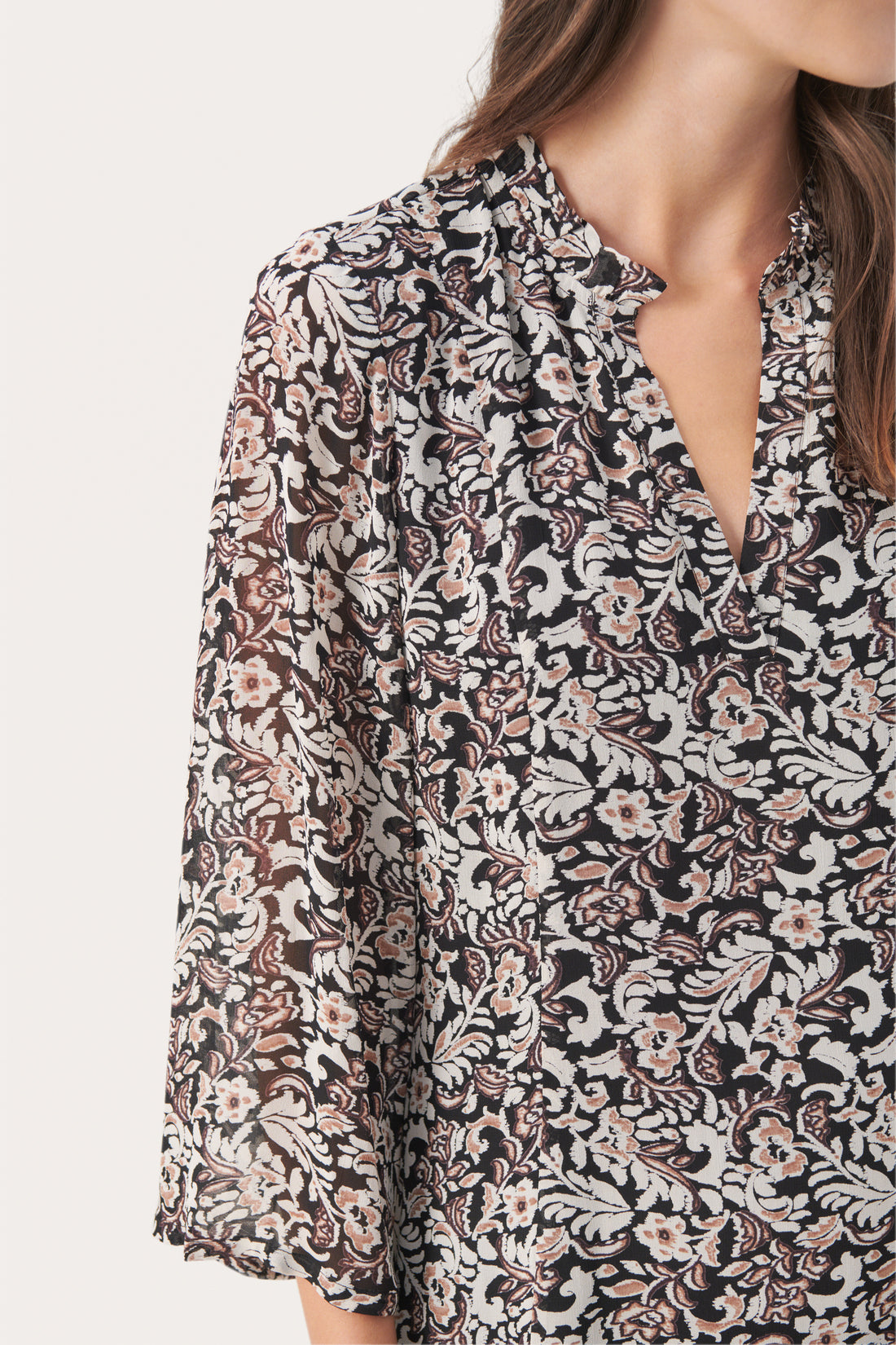 Devira Robe