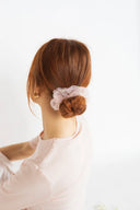 Chouchou en crinoline avec fleurs brodées