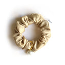 Mini chouchou à breloque avec une perle