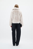 Yoneko Manteau court