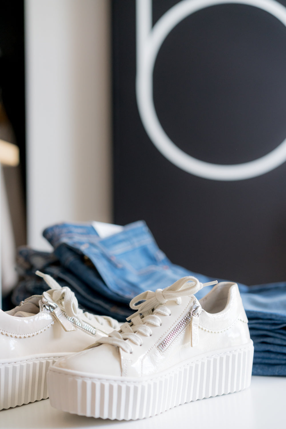 Mia Sneakers